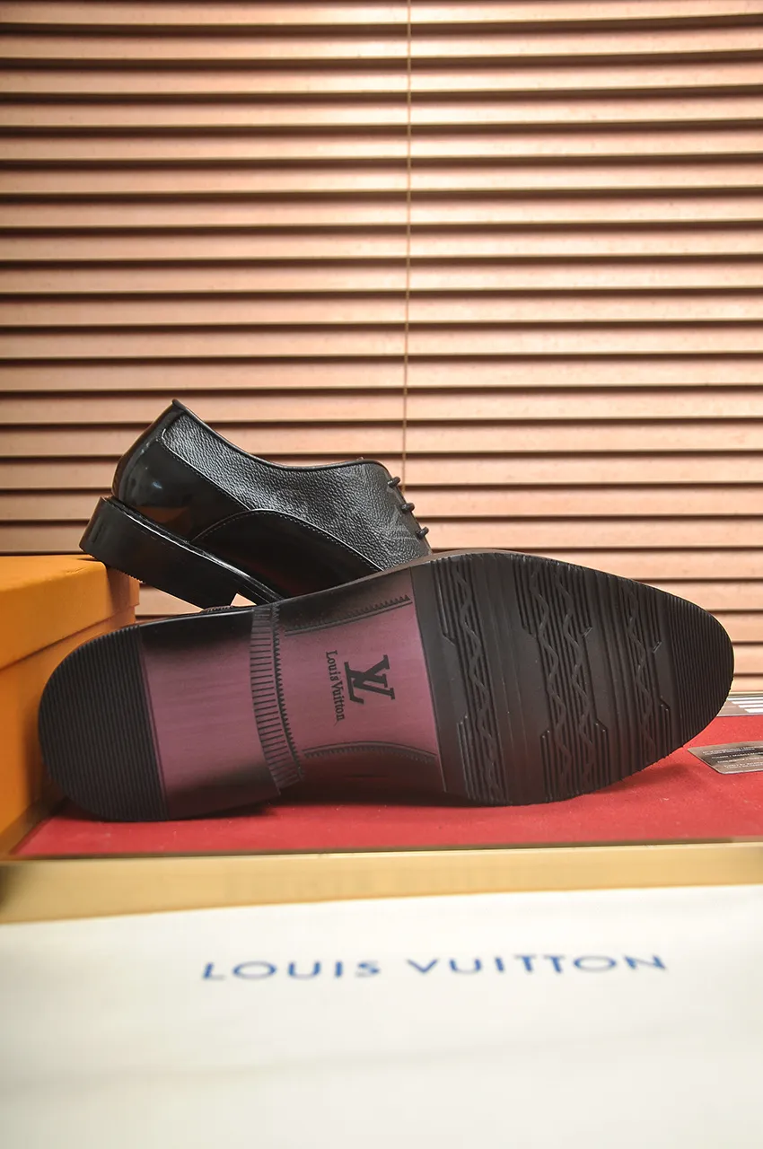 Men's men's shoes 💰460💶 [LV] (all high-end sheep lining) 🍀LV's latest genuine leather business suit shoes are launched simultaneously on the official website. The first-layer cowhide imported from Italy is made of heavy gold, 💥official website 1:1 rubber outsole. Versatile to wear, high-end without losing class, and the color combination is extraordinary. This four-season style is alluring when worn on your feet, showing off your big-name flair. Standard code 38-45 (45 customized)